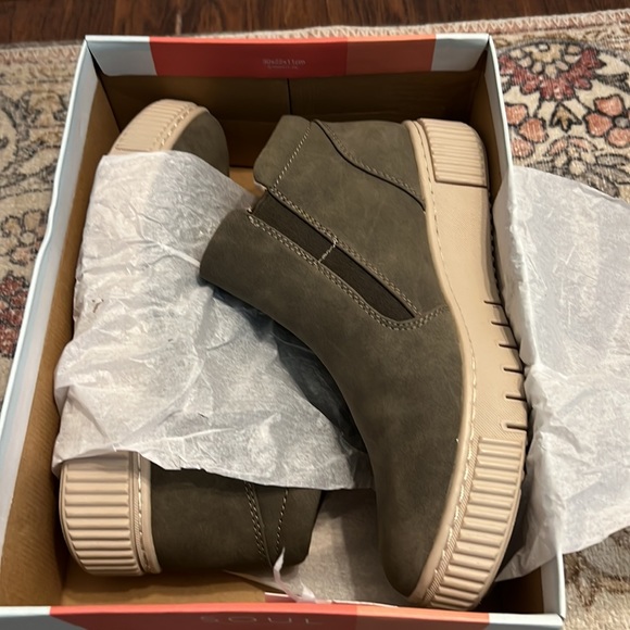 SOUL Naturalizer Womens Turner Comfort Booties🔹Dark Olive🔹8 Wide - Picture 8 of 8